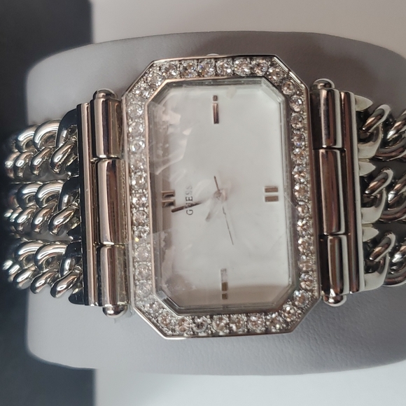 *NEW BATTERY* WOMEN'S GUESS WATCH - Picture 2 of 5
